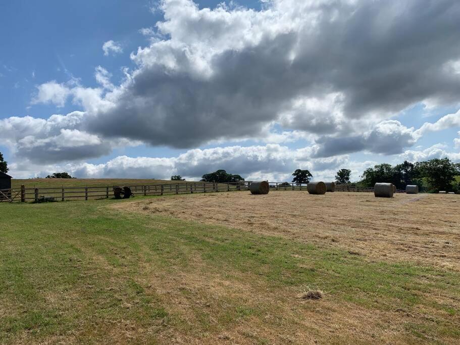 The Old Stables Villa Salisbury Exterior photo