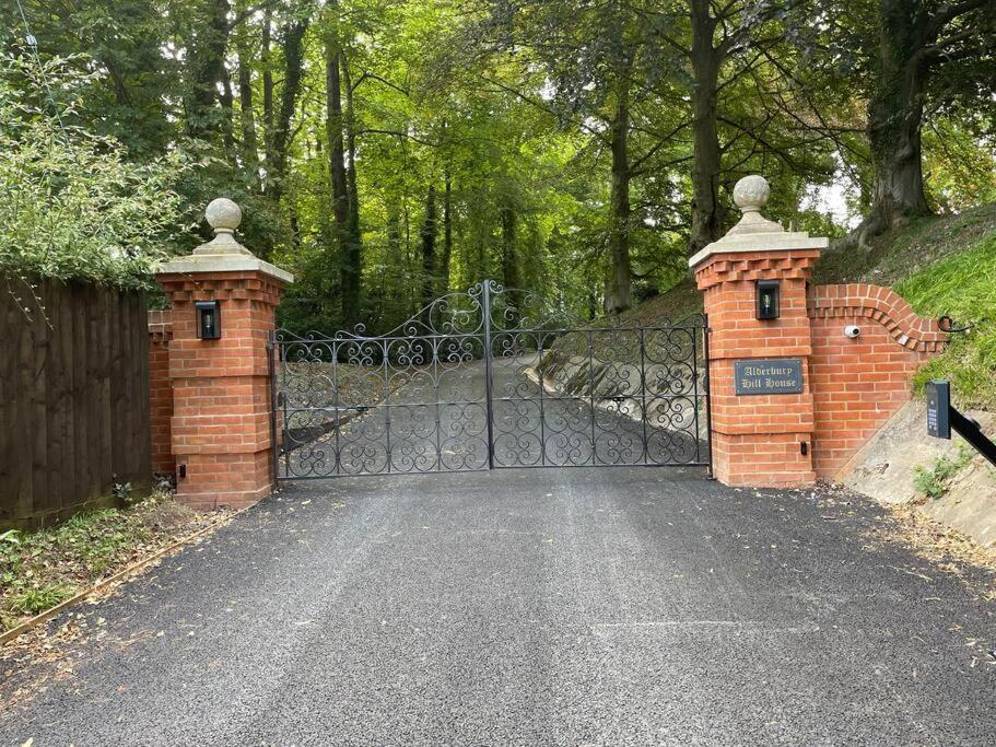 The Old Stables Villa Salisbury Exterior photo